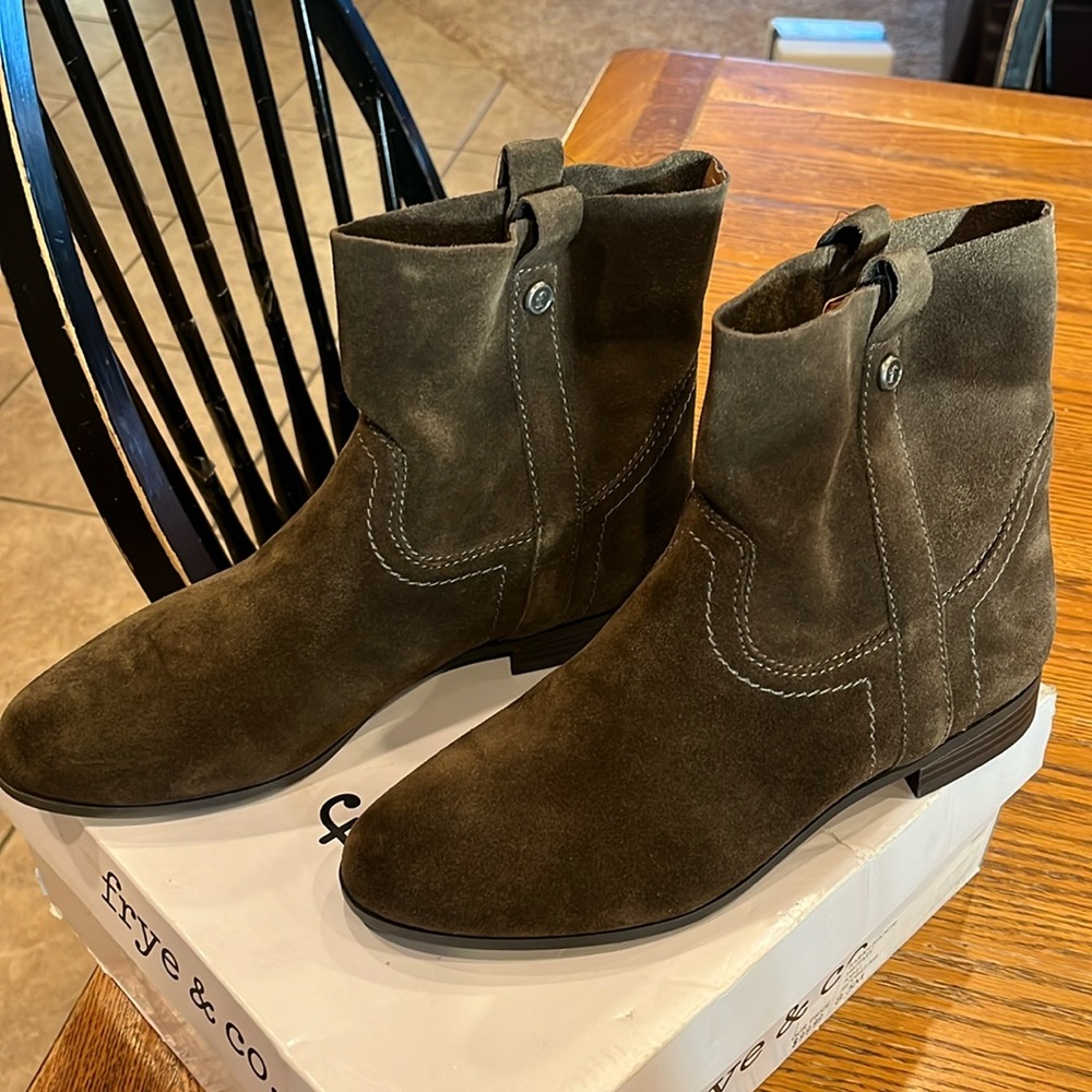 Frye & Co Olive green boots